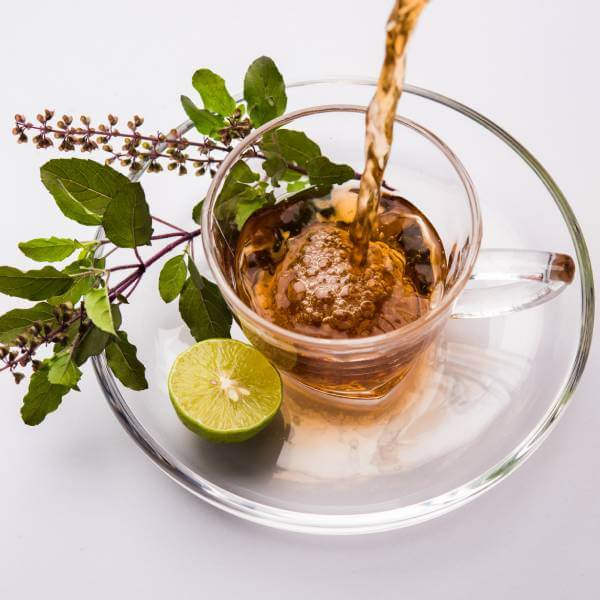 Une tisane d'herbes médicinales détoxifiantes.