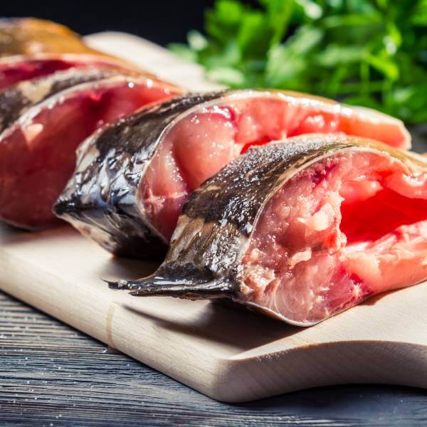 Des tranches fraîches de poisson gras.