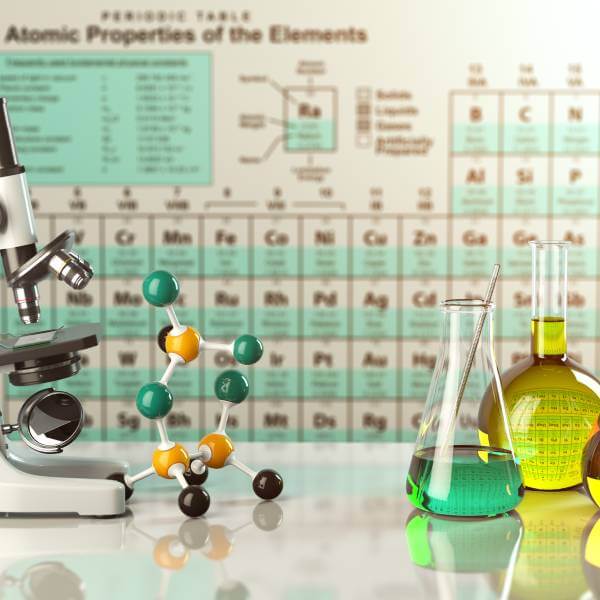 Un tableau périodique des éléments listant les métaux lourds.